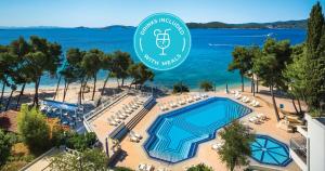 Bazén v ubytování Aminess Vival Grand Azur Hotel nebo v jeho okolí