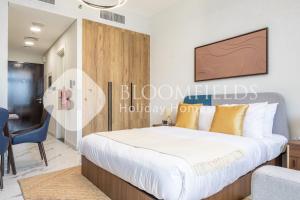 Postel nebo postele na pokoji v ubytování Bloomfileds Executive Studio In Al Maryah Island + 26 fotografií