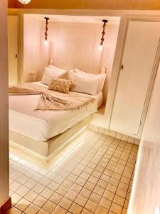 Postel nebo postele na pokoji v ubytování Riad Oum h&N B&B