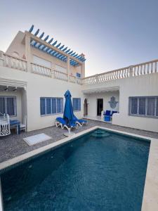 Bazén v ubytování Jerba home nebo v jeho okolí