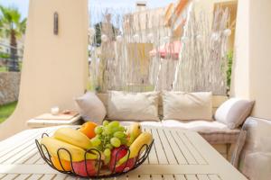 a bowl of fruit on a table in a living room at Glenridge Resort By Albufeira Rental in Albufeira +10 photos