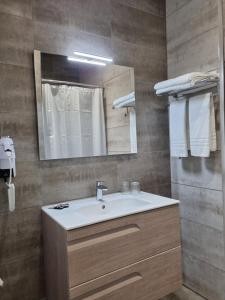 Koupelna v ubytování Hôtel AMBEILLE