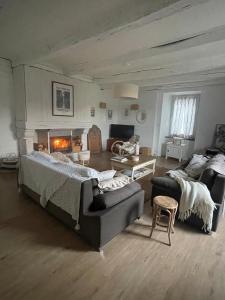 Ένα ή περισσότερα κρεβάτια σε δωμάτιο στο Large charming house surrounded by nature