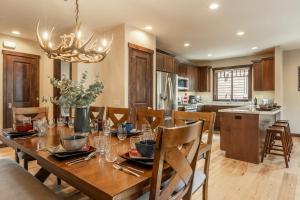 Gallery image of Mountainside 14 in Mammoth Lakes