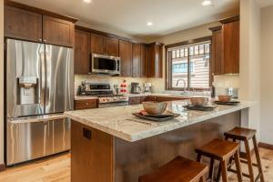 Gallery image of Mountainside 14 in Mammoth Lakes