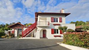 Το κτήριο όπου στεγάζεται  το διαμέρισμα