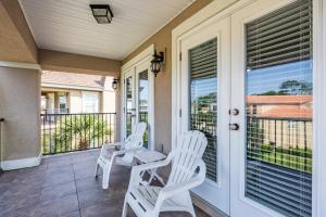 Balkón nebo terasa v ubytování Arborgate Sunkissed Seahorse At 13987 Hanging Branch Way By Pkrm