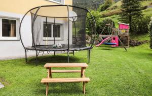 Ο χώρος παιχνιδιού για παιδιά στο Ferienwohnung Mit Terrasse