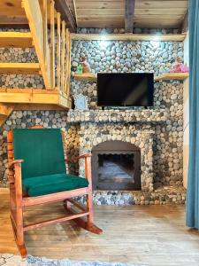A television and/or entertainment centre at Nehir Bungalows