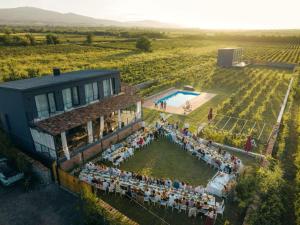 Bazén v ubytování Chateau Resse nebo v jeho okolí