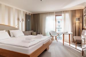 Postel nebo postele na pokoji v ubytování Hotel Meersinn - Binz
