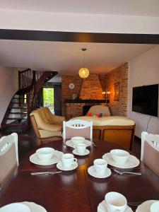 a dining room with a table and a bedroom at Apartamenty Boszkowo Wczasowa in Boszkowo