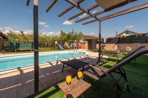 Bazén v ubytování Villa Dandelion ZadarVillas nebo v jeho okolí