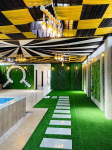 Πισίνα στο ή κοντά στο Hotel Nakshatra