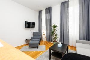Televízia a/alebo spoločenská miestnosť v ubytovaní 2 beds top apart in vienna's heart