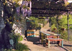 A garden outside B&B I Glicini