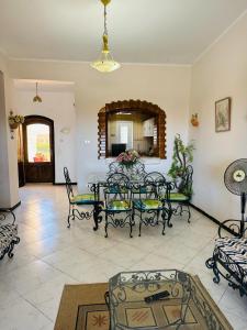 Ruang duduk di شاليه مارينا 4 الساحل الشمالي