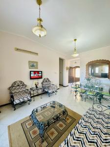 Ruang duduk di شاليه مارينا 4 الساحل الشمالي