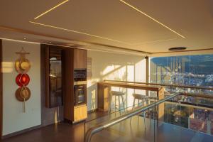 a room with a balcony with a view of a city at Robles Penthouse in San Gil