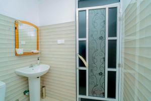 Ένα μπάνιο στο JOY Villa