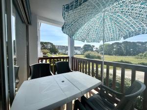 Balkón alebo terasa v ubytovaní T3 à Carnac: 2 Chambres, Balcon Sud, Proche Plage et Commerces - FR-1-377-78