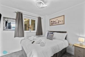 a bedroom with a bed and a window at Smeatons by Pureserviced in Plymouth