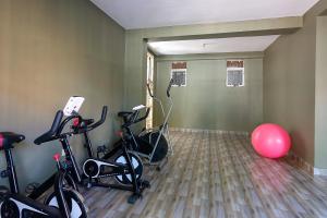 Fitness centrum a/nebo fitness zařízení v ubytování Maryz Secret Haven - cozy single bedroom self contained Condo