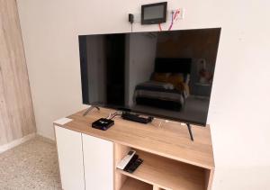 TV a/nebo společenská místnost v ubytování PARK 66 Apartaestudios