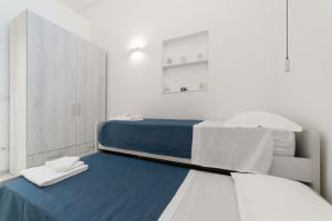 A bed or beds in a room at Nara Apartments 1 - Private Jacuzzi Még 12 kép