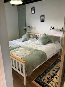 Ένα ή περισσότερα κρεβάτια σε δωμάτιο στο Knockers Retreat, St Agnes