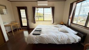 A bed or beds in a room at Kitayama Fuji View House