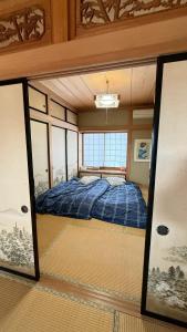 A bed or beds in a room at Kitayama Fuji View House