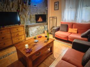 A seating area at Chalet in La Omañuela near Ski Resort