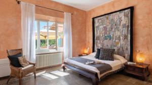 En eller flere senge i et værelse på VILLA CORALLINA 12, Emma Villas + 45 billeder