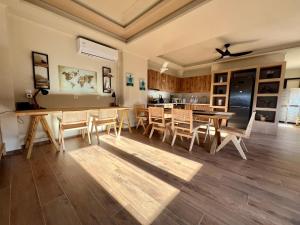 Khu vực ghế ngồi tại Ploes Coastal Apartments