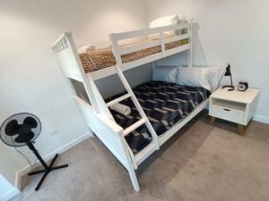 Postel nebo postele na pokoji v ubytování Luxury Apartment St Leonards