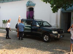 a group of people standing around a black truck at Los Almendros de San Lorenzo in Suchitoto