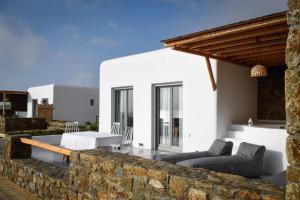 Posezení v ubytování Myconian Crown Suites