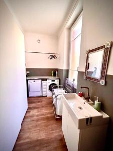 Kuchyň nebo kuchyňský kout v ubytování La Villa Madeleine + 105 fotografií