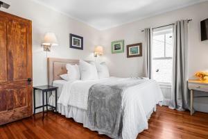 Gallery image of Downtown Mystic Historic 4BR Home, Cottage, River & Seaport Views in Stonington