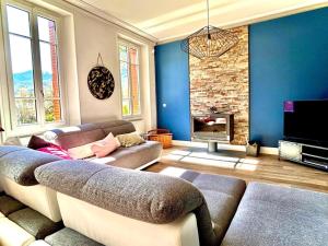 TV a/nebo společenská místnost v ubytování La Villa Madeleine