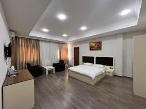 Μια τηλεόραση ή/και κέντρο ψυχαγωγίας στο A&H Baku Center Inn Hotel