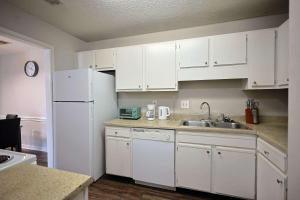 Η κουζίνα ή μικρή κουζίνα στο Northtown Apartments 4b I Comfy 2 Bed 2 Bath