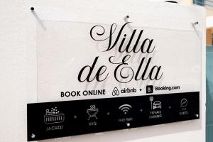 un cartel para un libro en línea libro librería en línea en Villa De Ella, en Ialisos