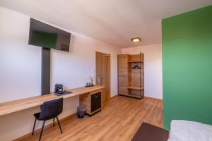 TV a/nebo společenská místnost v ubytování 8Rooms - Altstadthotel