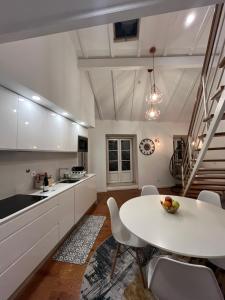 a kitchen with a white table and white chairs at Uau, amazing view in Lisbon