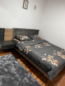Postel nebo postele na pokoji v ubytování Apartman Amfora Vranje