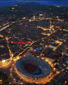 Nespecifikovaný výhled na destinaci Verona nebo výhled na město při pohledu z penzionu