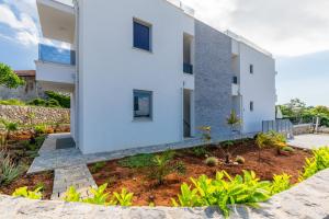 Vonkajšia záhrada v ubytovaní Apartments Mialis
