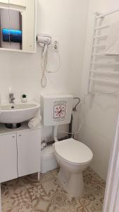 Koupelna v ubytování GoodMo Budapest Smart Rooms + 37 fotografií